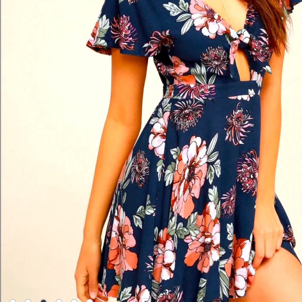 Lulus navy blue floral print dress. Key hole front